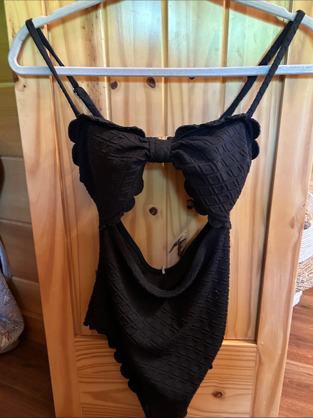 Black Scallop-Edge Swimsuit- Women